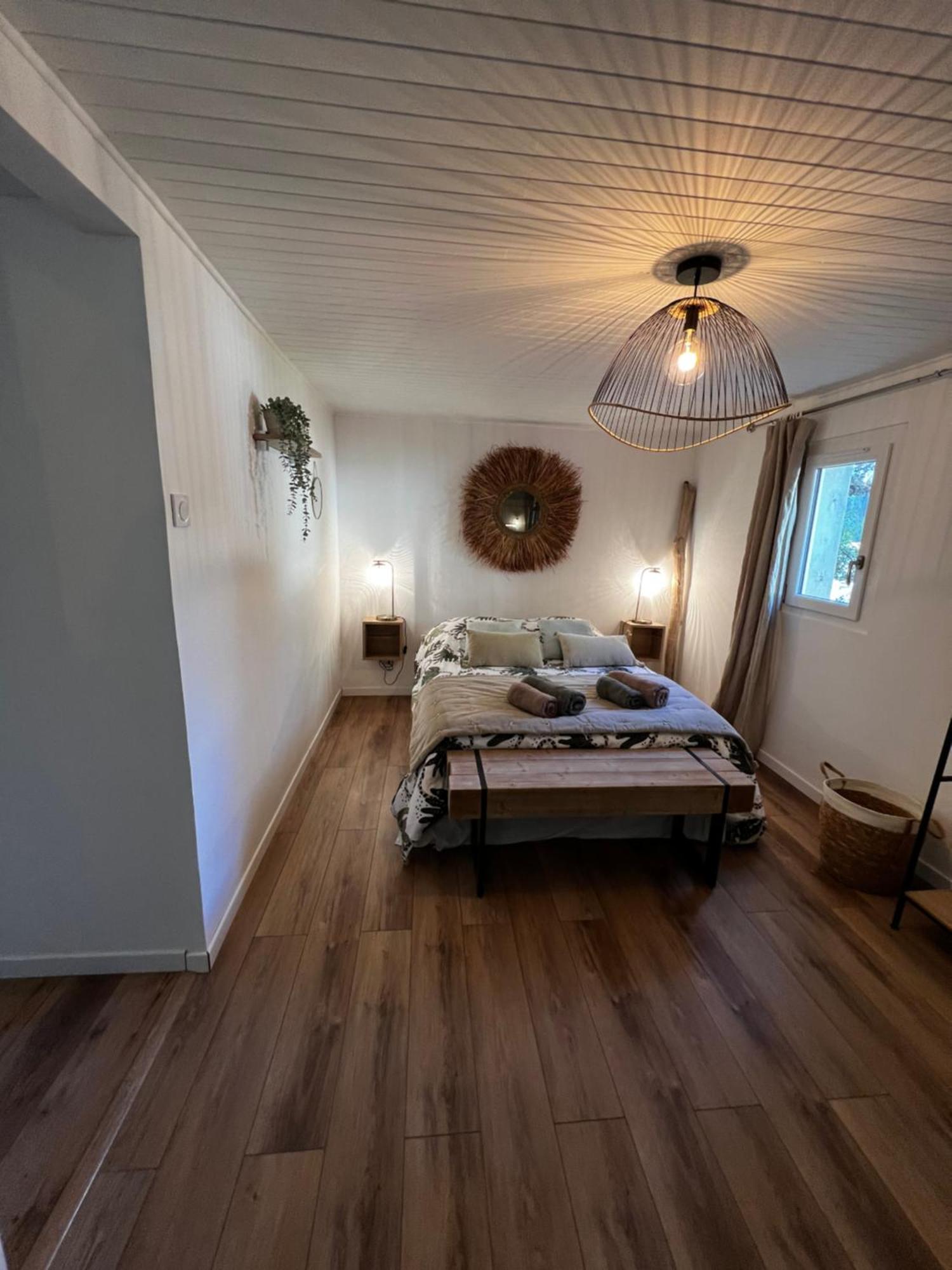 Cocon Cosy Romantique, Jacuzzi Piscine Apartment *