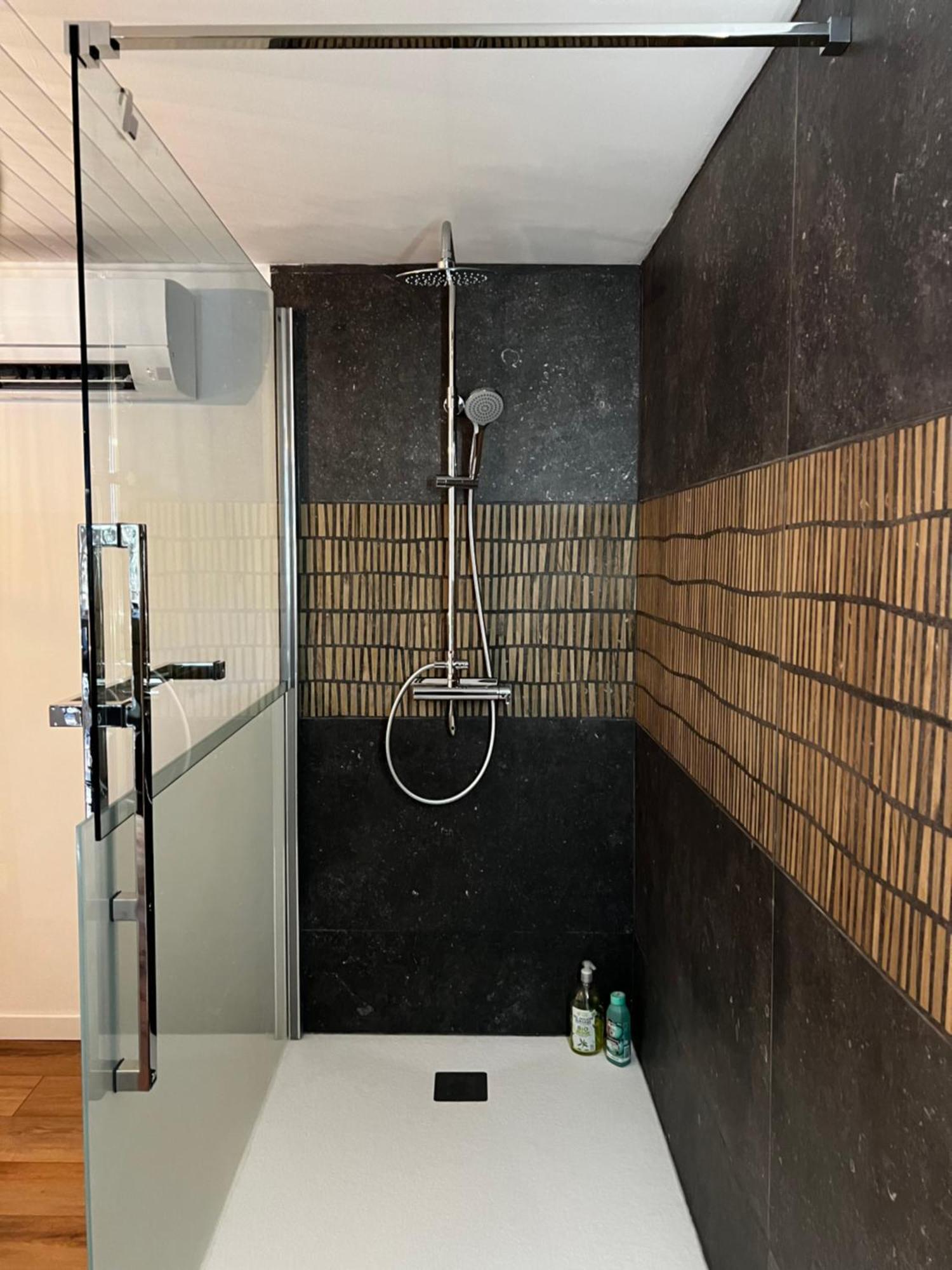 Cocon Cosy Romantique, Jacuzzi Piscine Apartment *