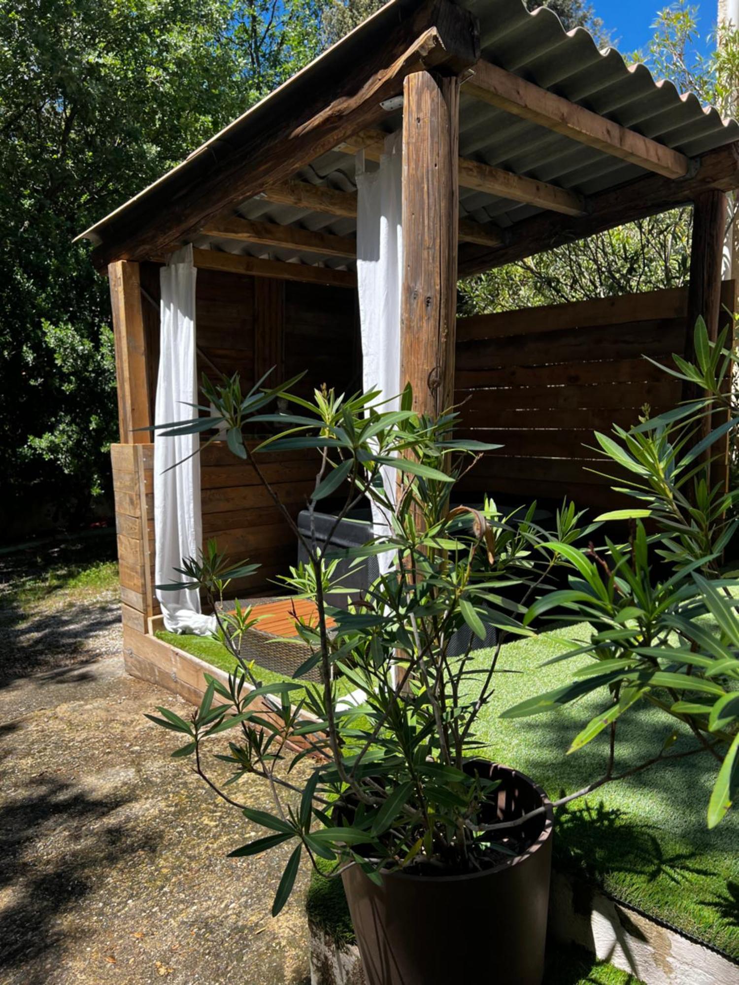 Cocon Cosy Romantique, Jacuzzi Piscine Apartment Puget